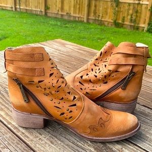 Sundance Genuine Leather Vintage Ankle Boots